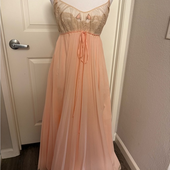 Lucie Ann Other - Elegant Peach Lace and Nylon Vintage Nightgown